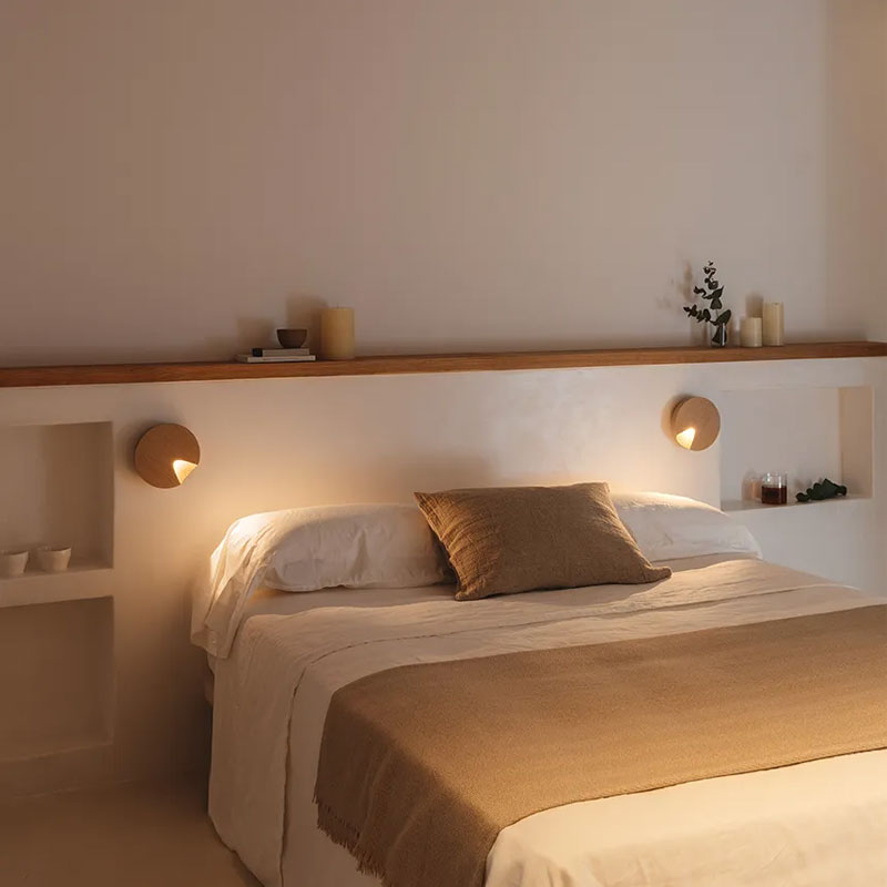 Vibia Applique Dots Bois Chêne Halo Rond Luminaire rotatif Martín Azúa Icônes Angers Nantes Paris Bordeaux Nice Tours Mans Rennes 1