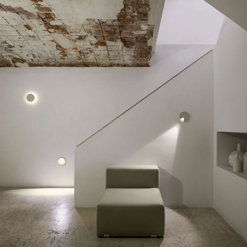 Vibia Applique Dots Bois Noyer Halo Rond Luminaire rotatif Martín Azúa Icônes Angers Nantes Paris Bordeaux Nice Tours Mans Rennes 2
