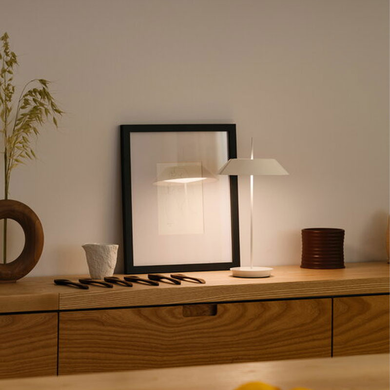 Vibia Mayfair Vibia Lampe Table Batterie recheargeable Minimalist Blanc Led Diego Fortunato Icônes Angers Nantes Paris Bordeaux Rennes Tours Mans Lyon 3