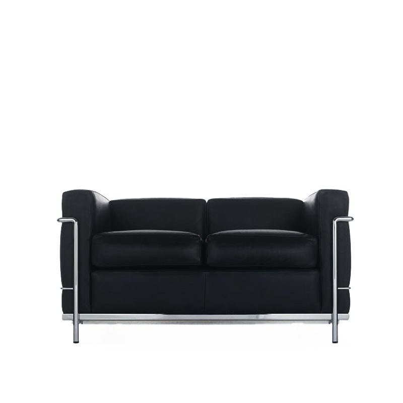 Canapé LC2 Grand Confort deux places Cassina en cuir noir et acier chromé, vue de face sur fond blanc