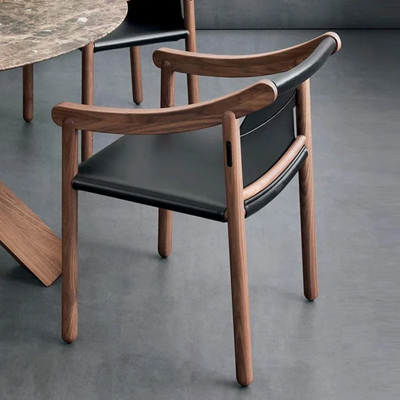 Cassina Chaise 905 Bois Noyer Canaletto Cuir noir Ronce vico magistretti Icônes Angers
