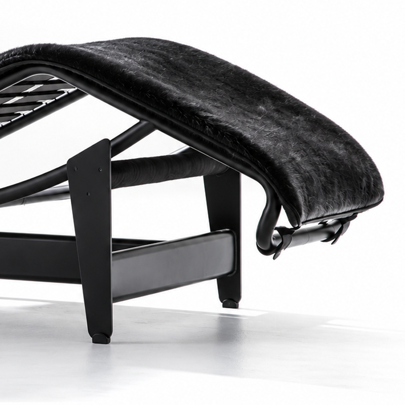 Cassina Chaise Longue LC4 Peau Poil Noir Structure Mat Inclinable Repos Corbusier Perriand Icônes Angers Nantes Paris Bordeaux Rennes Nice 10