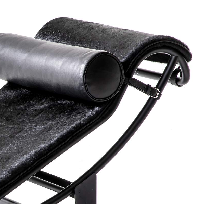 Cassina Chaise Longue LC4 Peau Poil Noir Structure Mat Inclinable Repos Corbusier Perriand Icônes Angers Nantes Paris Bordeaux Rennes Nice 2