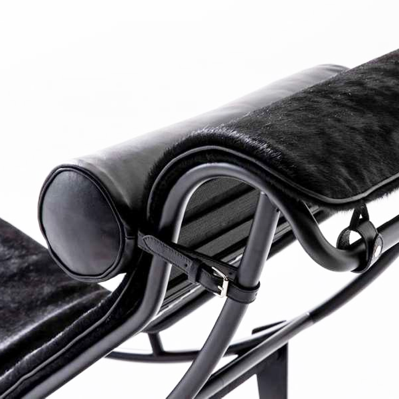 Cassina Chaise Longue LC4 Peau Poil Noir Structure Mat Inclinable Repos Corbusier Perriand Icônes Angers Nantes Paris Bordeaux Rennes Nice 3