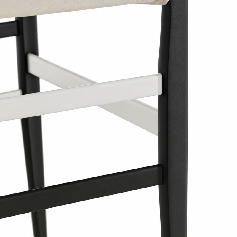 Détail des traverses en bois laqué noir et blanc de la chaise Superleggera 699 Cassina