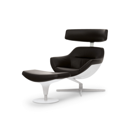 Fauteuil Auckland 277 Cassina avec repose-pieds, revêtement cuir noir et coque blanche, design Jean-Marie Massaud