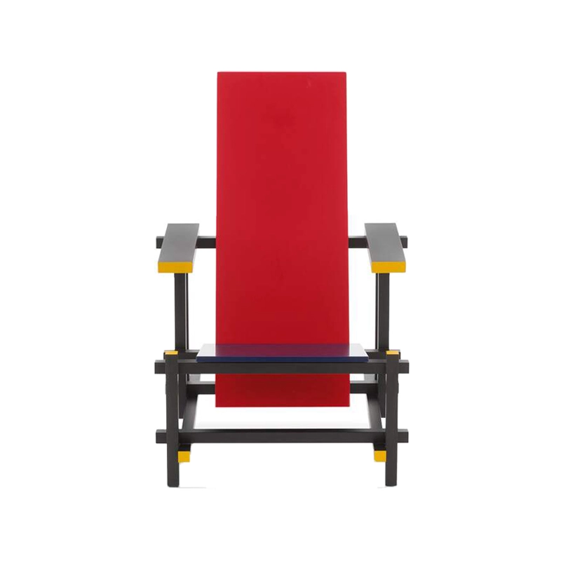 Vue de face du fauteuil Red and Blue 635 Cassina, design Gerrit Rietveld, avec dossier rouge et structure noire