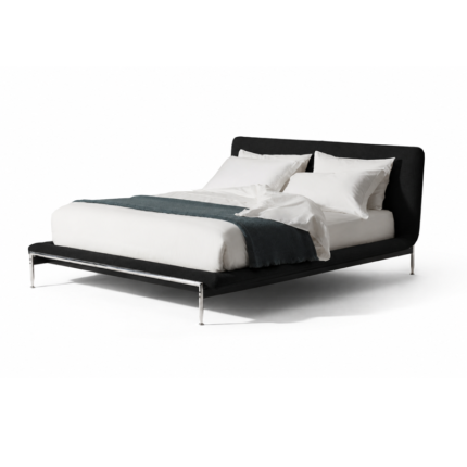 Lit Esosoft L55 Cassina en tissu noir texturé avec structure en aluminium poli, design Antonio Citterio, vue de trois quarts