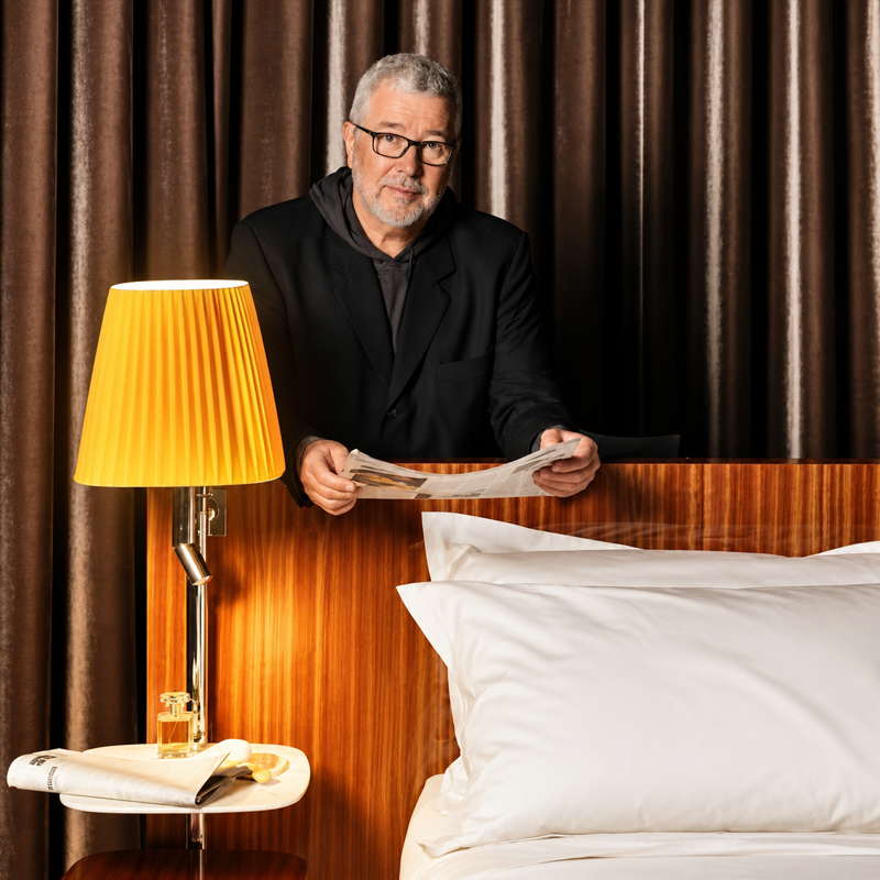 Portrait de Philippe Starck, designer du lit Volage EX-S Night Wood édité par Cassina