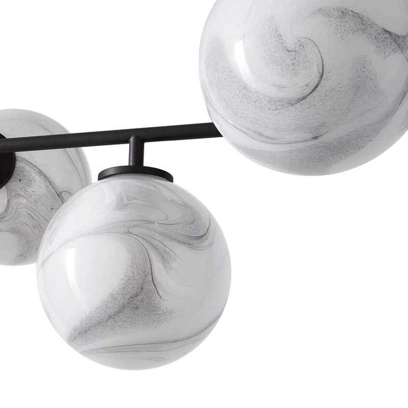 Détail du veinage marbré des diffuseurs en verre soufflé de la suspension Starburst Cassina