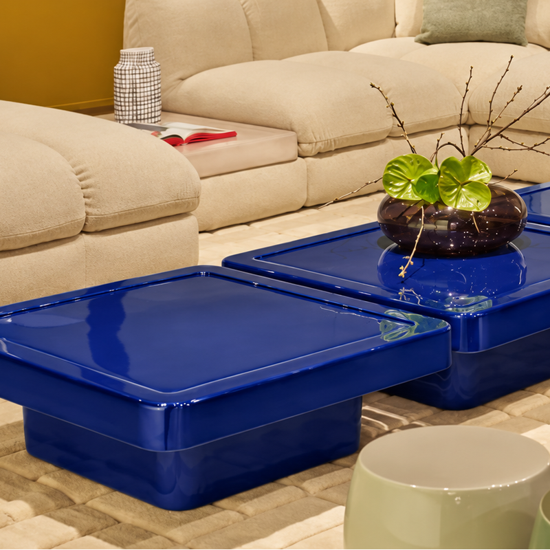 Table basse Ardys 85 × 85 bleu cobalt en situation