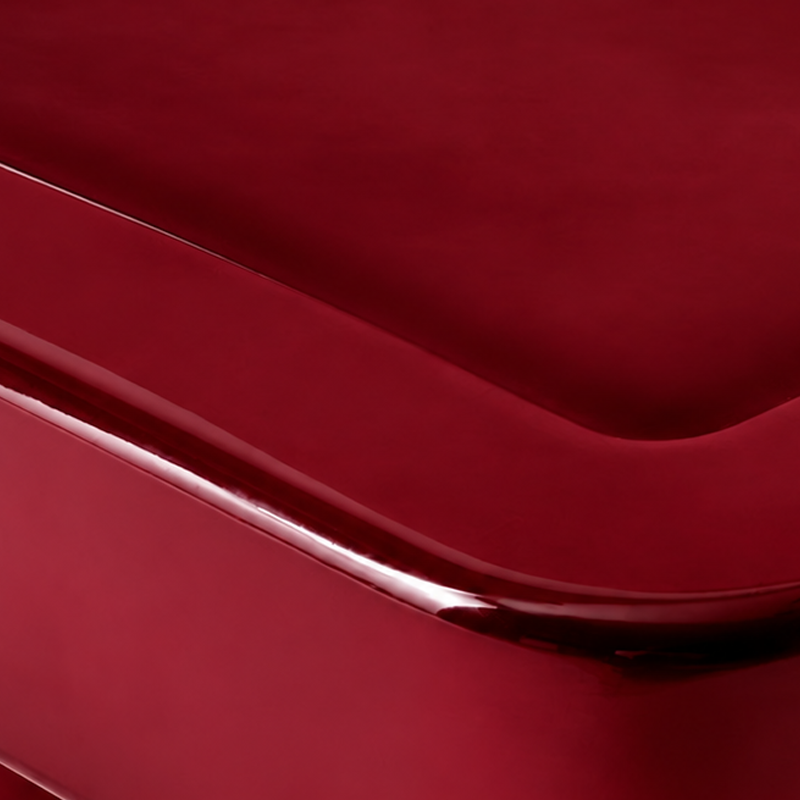 Détail de la finition rouge amarante brillante de la table basse Ardys Cassina